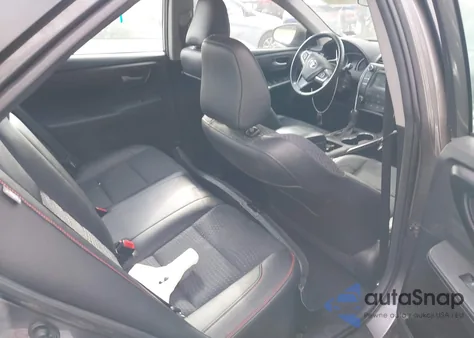 2015 Toyota Camry Se z USA, uszkodzony, nr VIN 4T1BF1FK2FU986702